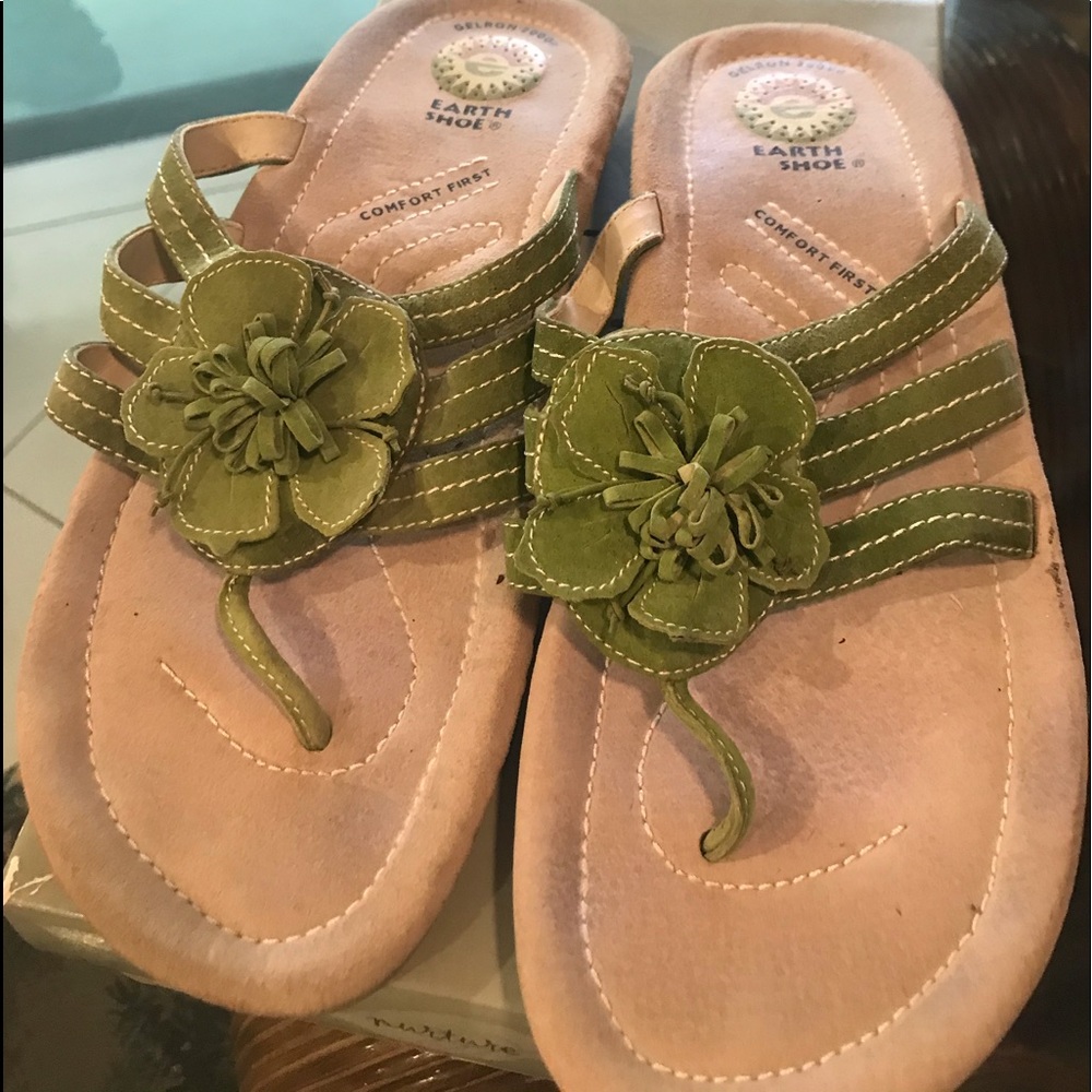 Earth Shoes Sandals Green Leather Tonged Size 9.5